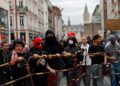 Франция вводит комендантский час