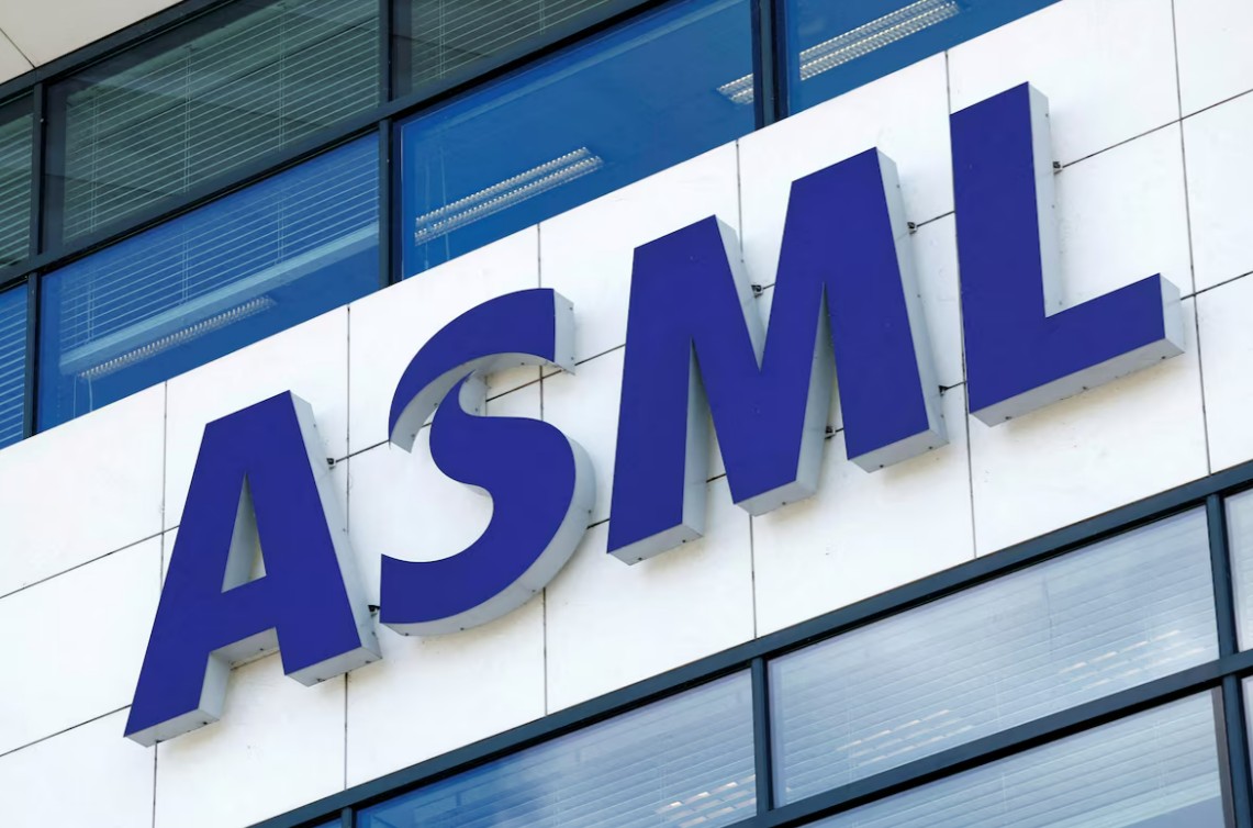 ASML повысила годовой прогноз на фоне спроса на ИИ