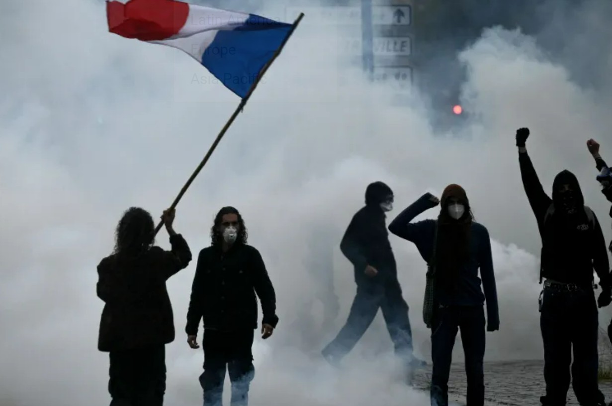 Госсовет Франции запретил протест в центре Парижа