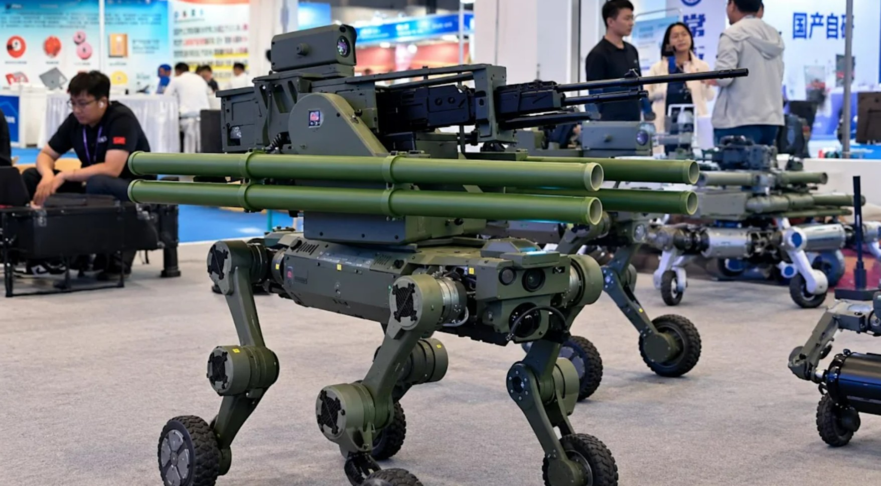 Китай показал серию военных роботов-собак