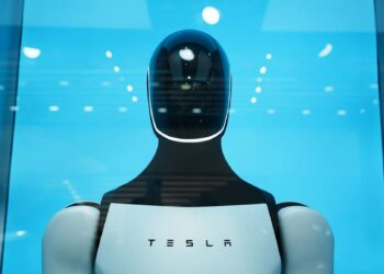 Tesla выходит на рынок человекоподобных роботов