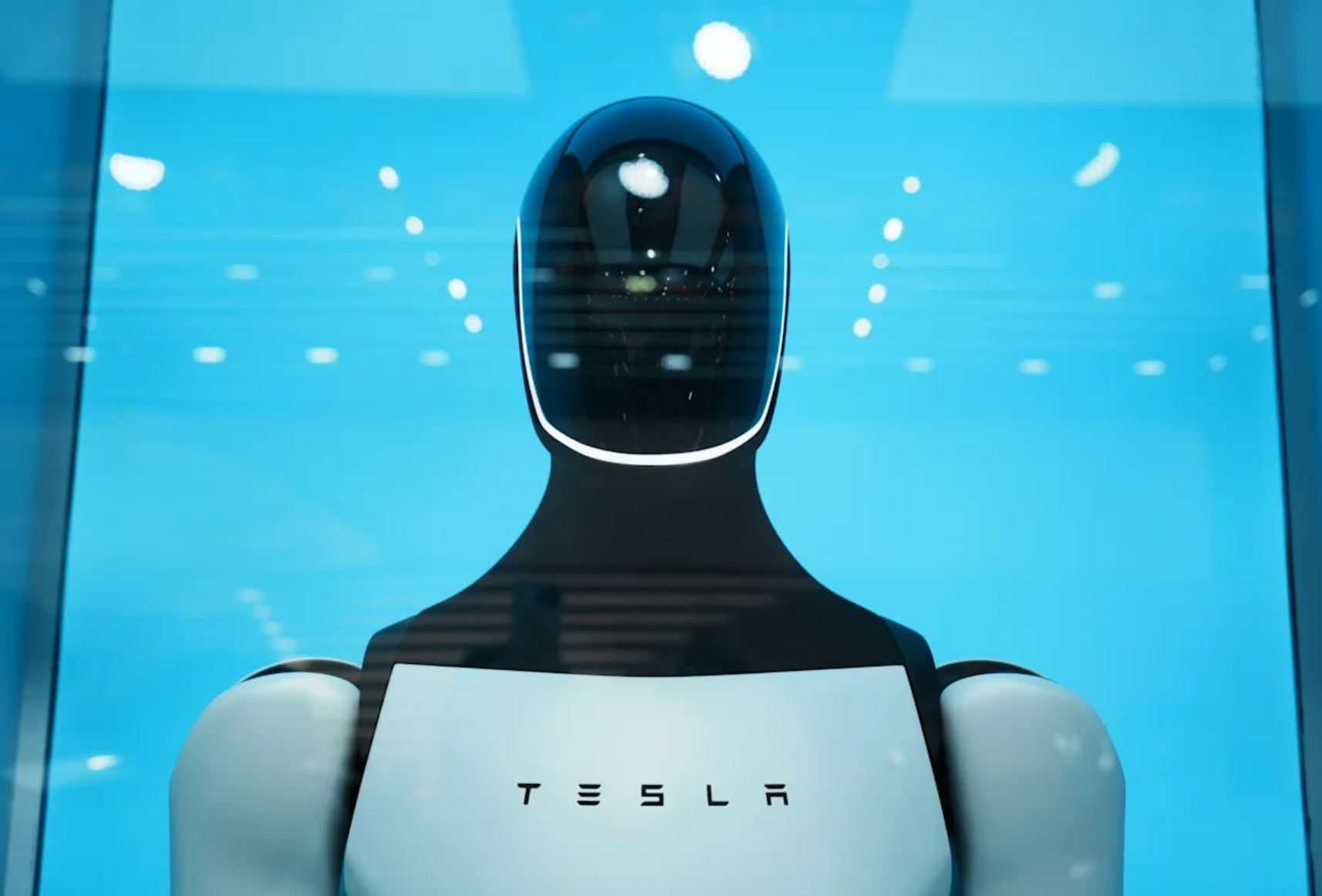 Tesla выходит на рынок человекоподобных роботов