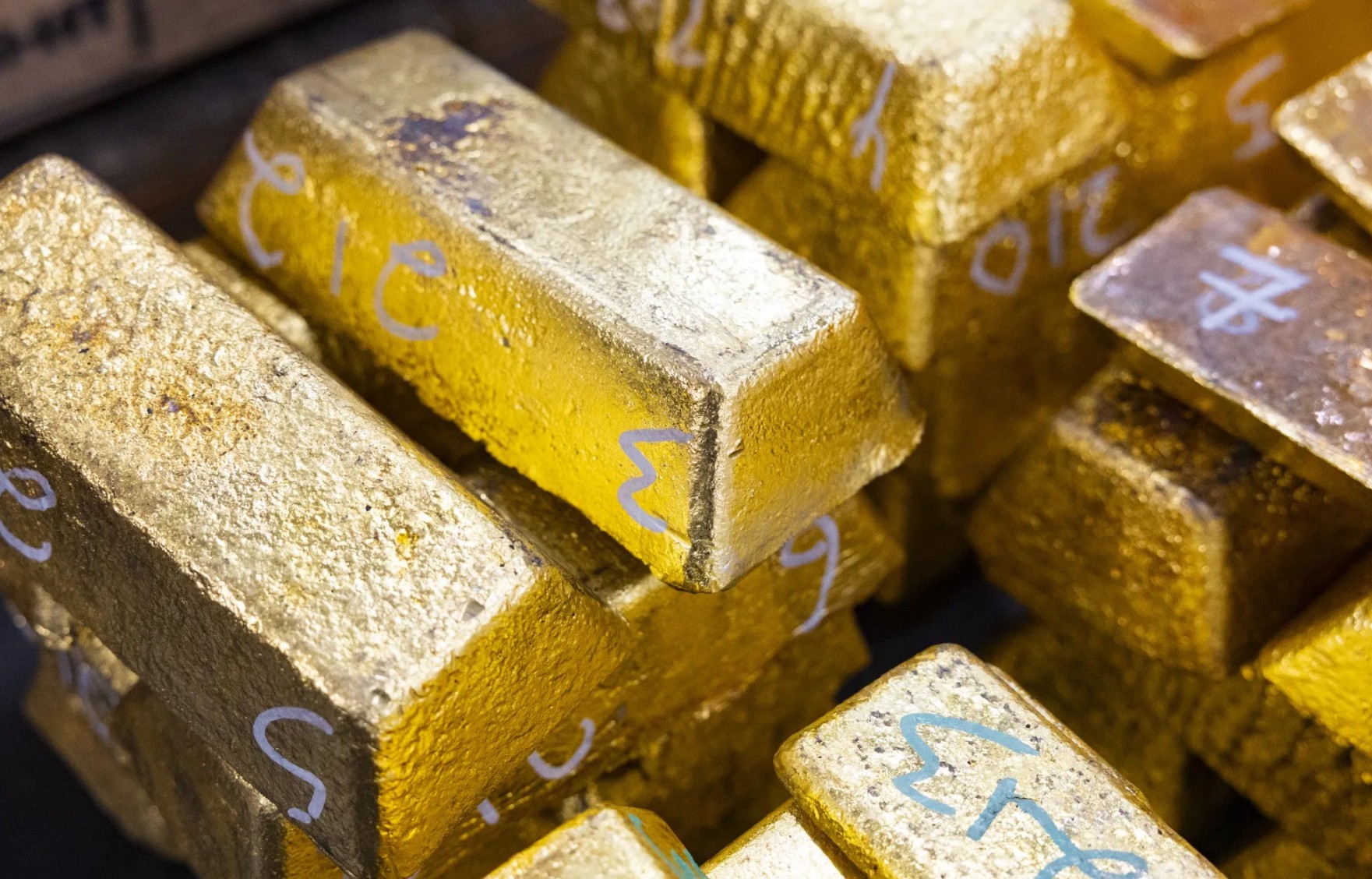 Казахстан начинает продавать золото